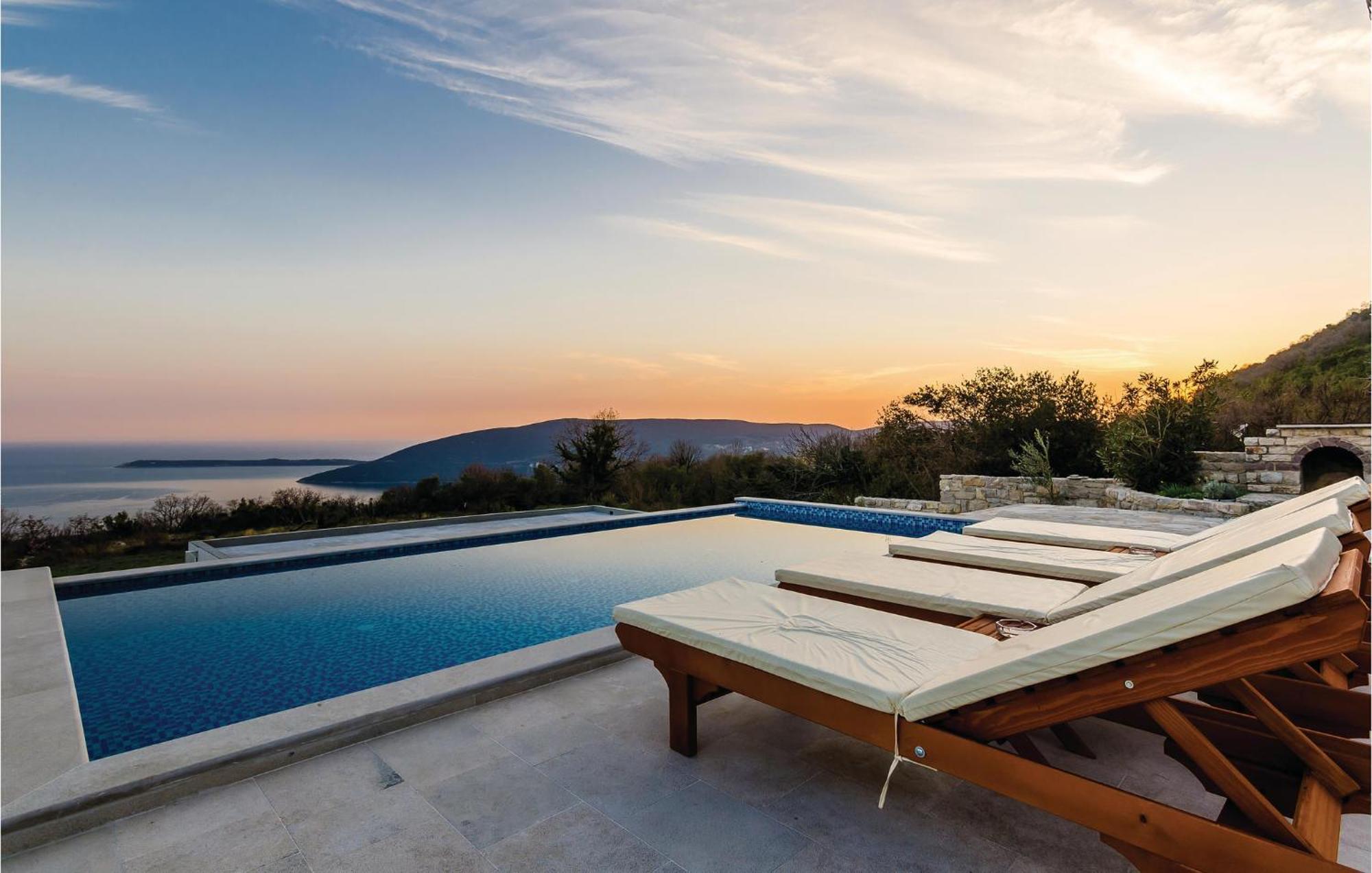 Amazing Home In Herceg Novi With House Sea View Exterior photo