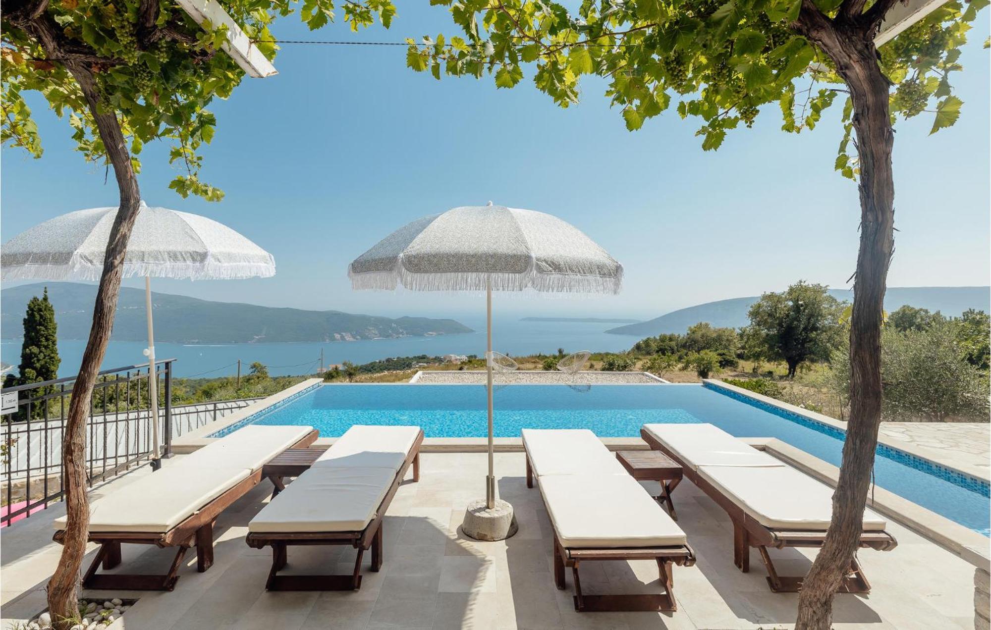 Amazing Home In Herceg Novi With House Sea View Exterior photo