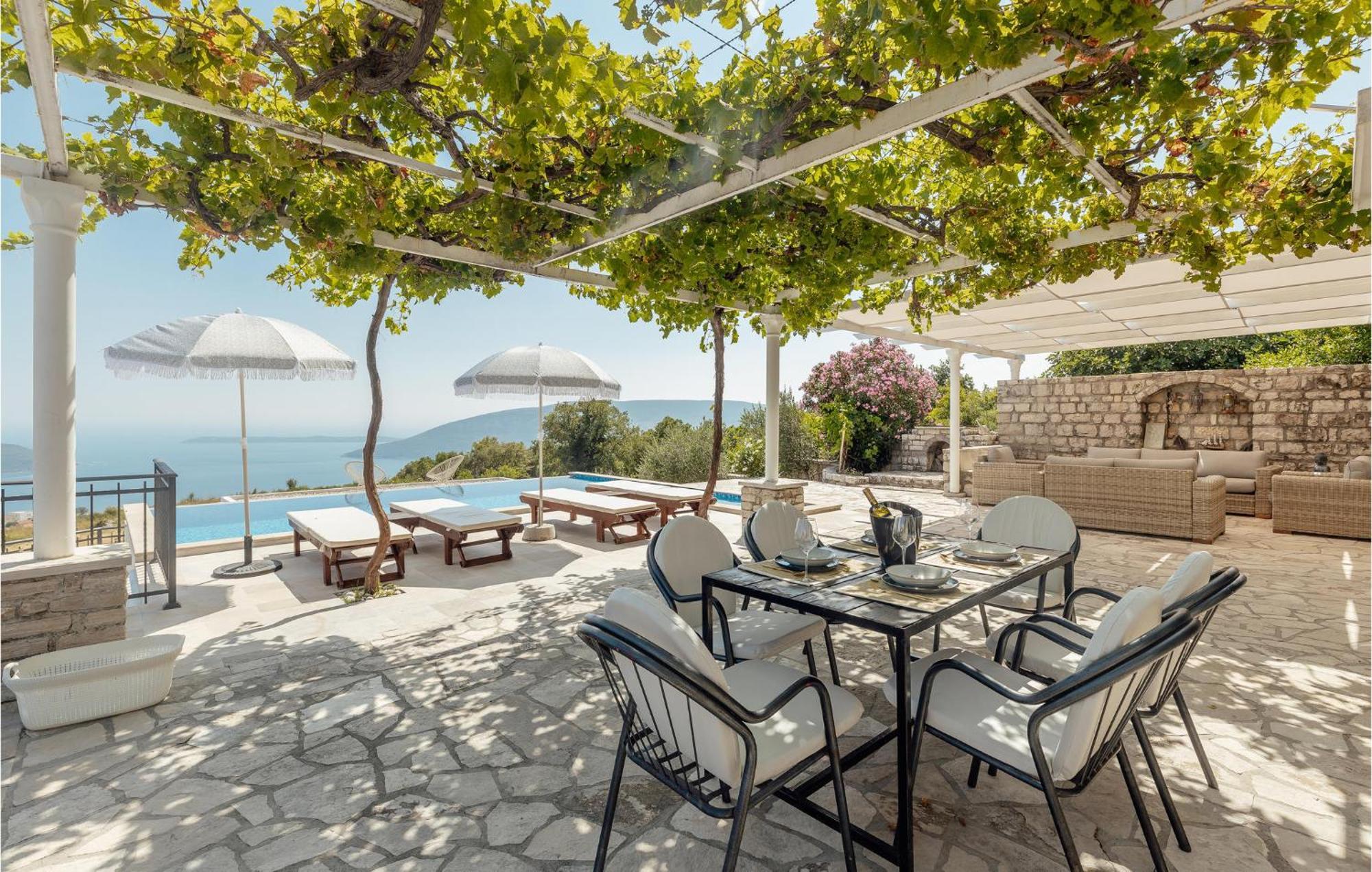 Amazing Home In Herceg Novi With House Sea View Exterior photo